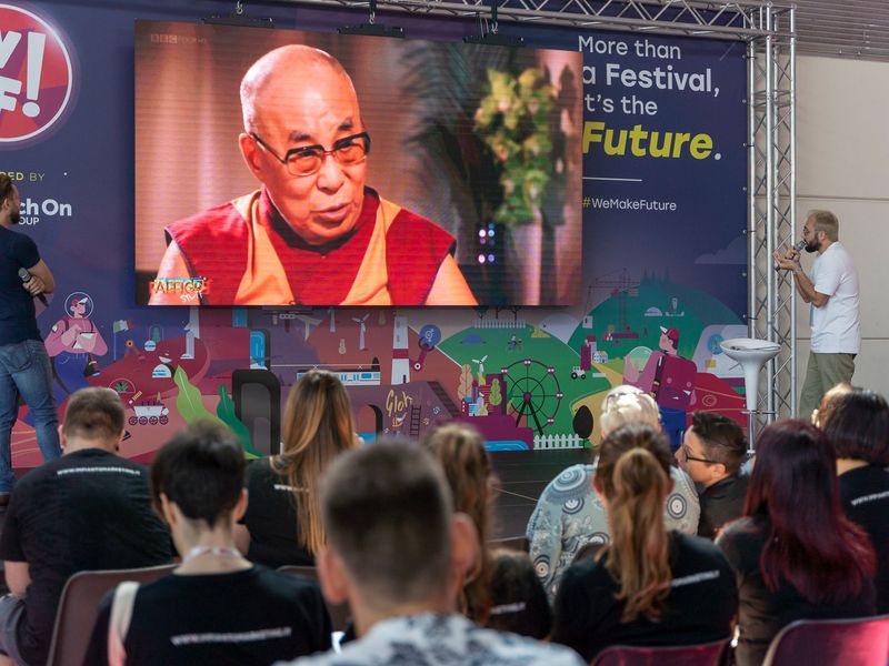 Fabio Celenza durante un doppiaggio live