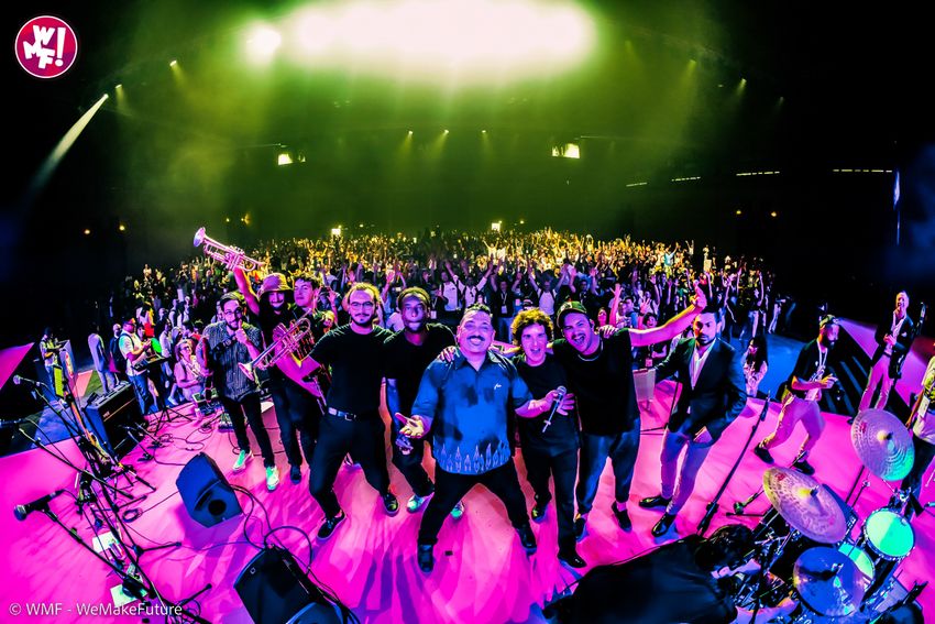 Roy Paci e la sua band sul palco del Mainstage al WMF 2022