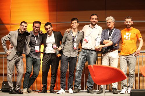 I ragazzi di Casa Surace ritirano il premio sul palco del Web Marketing Festival.