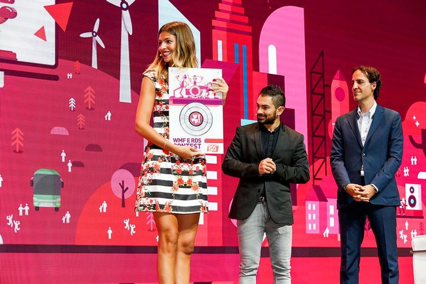 Cristina Chiabotto premia i vincitori del Music Contest al WMF18
