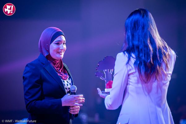 Award - Human Rights & Activism a Linda Sarsour